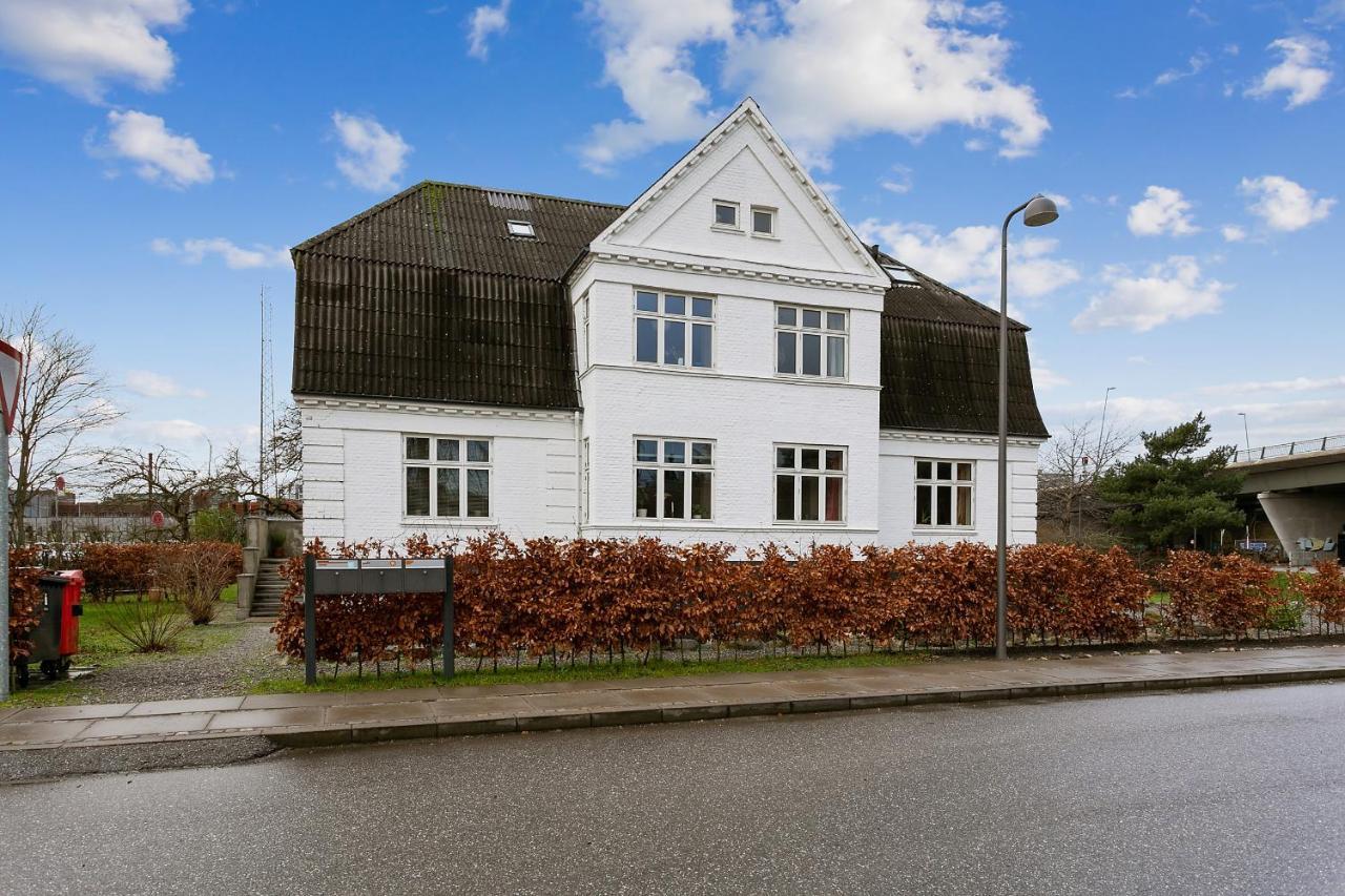 Aday - Apartment Suite Aalborg Center Экстерьер фото